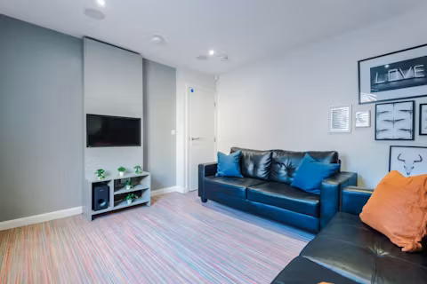 9-queen-anne-street-stoke-on-trent-ROOM