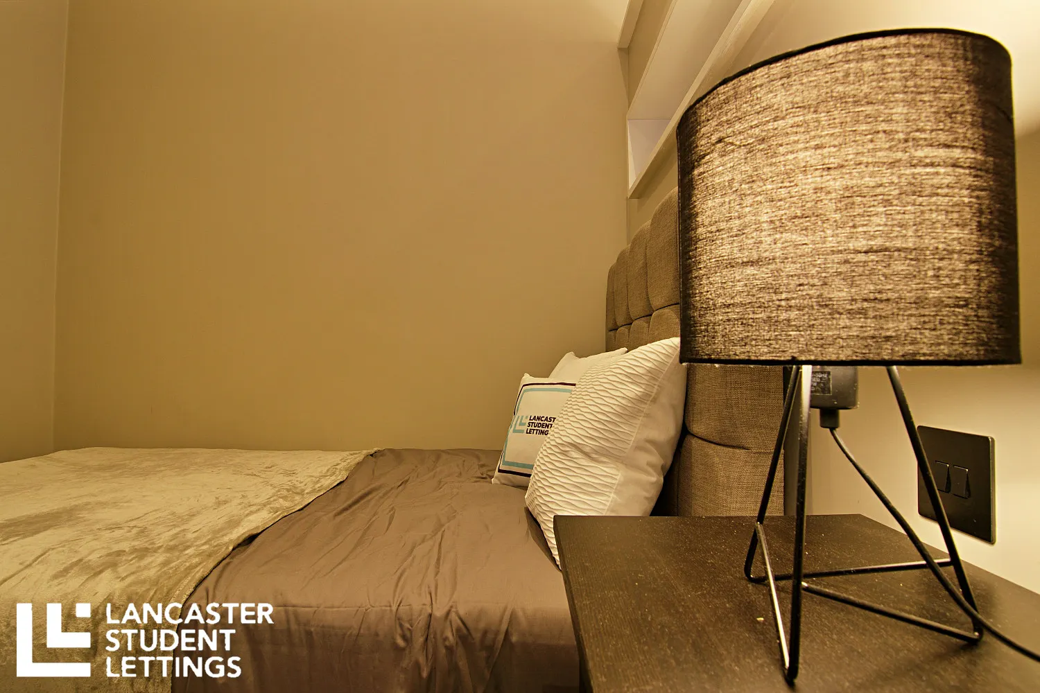 1 Bedroom Apartment ROOM 1