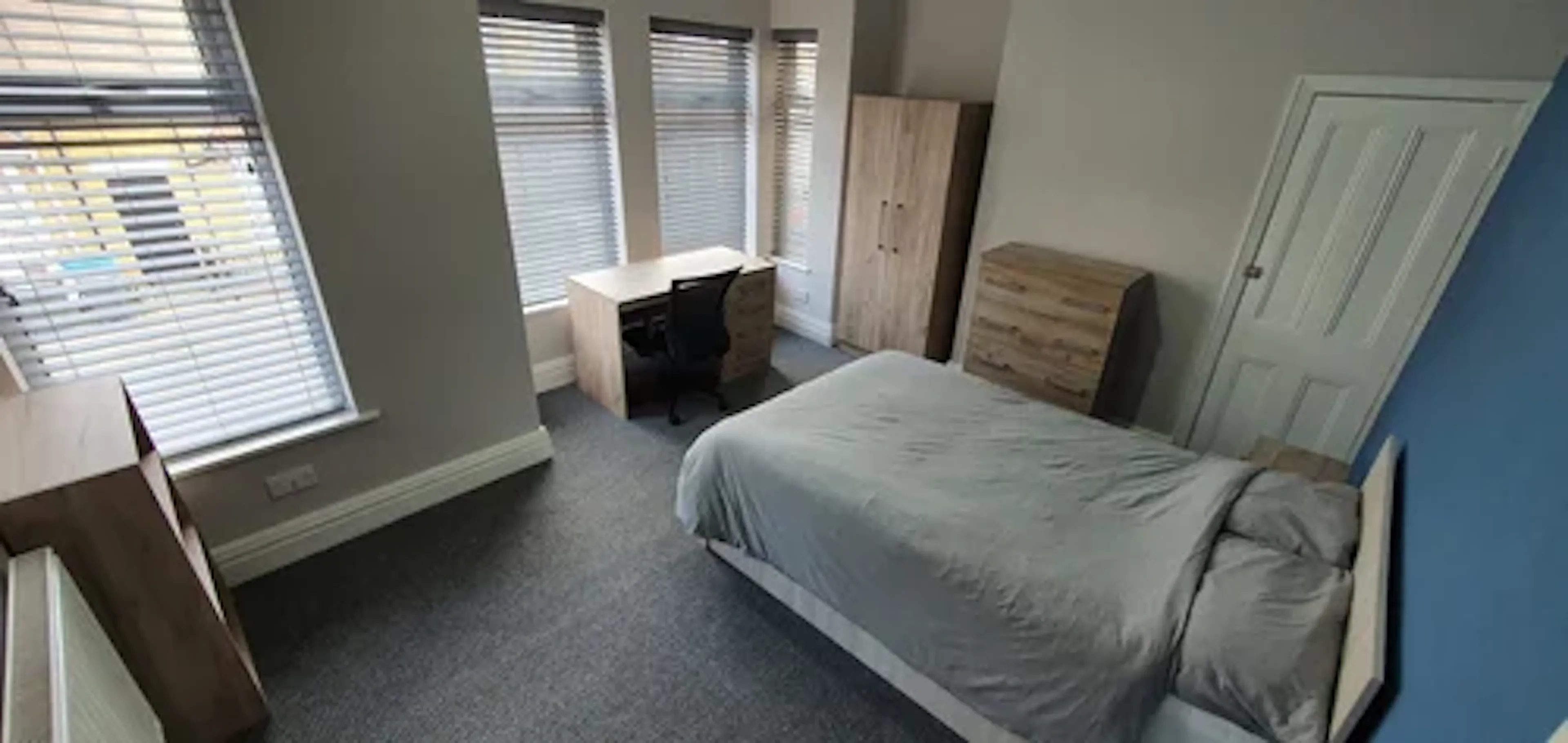 4 Bedroom Apartment ROOM 1