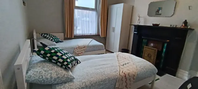 Bed in a cosy twin bedroom, in Glasnevin room image 1