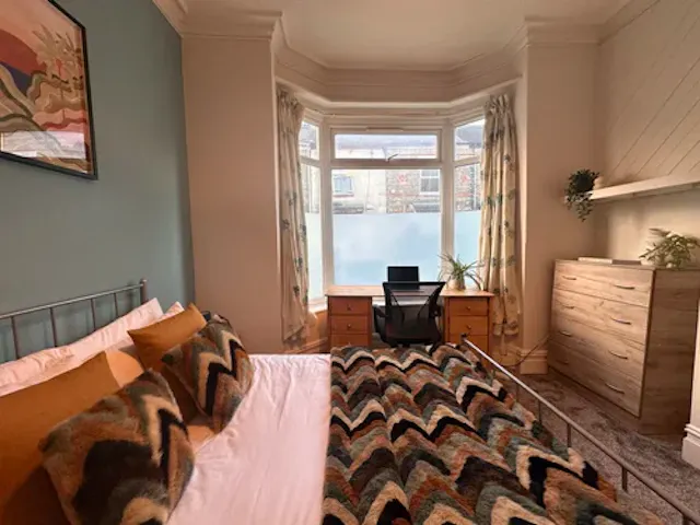 4 Bedroom Apartment Ensuite room image 2