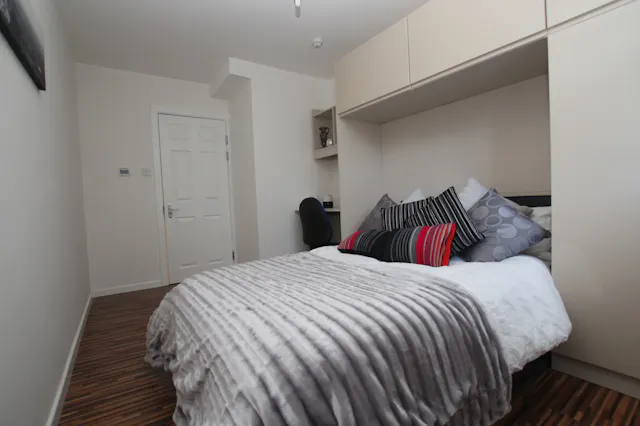 6 Bed Apartment room image 2