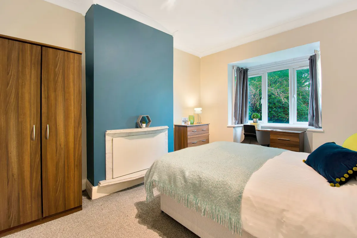ROOM ROOM