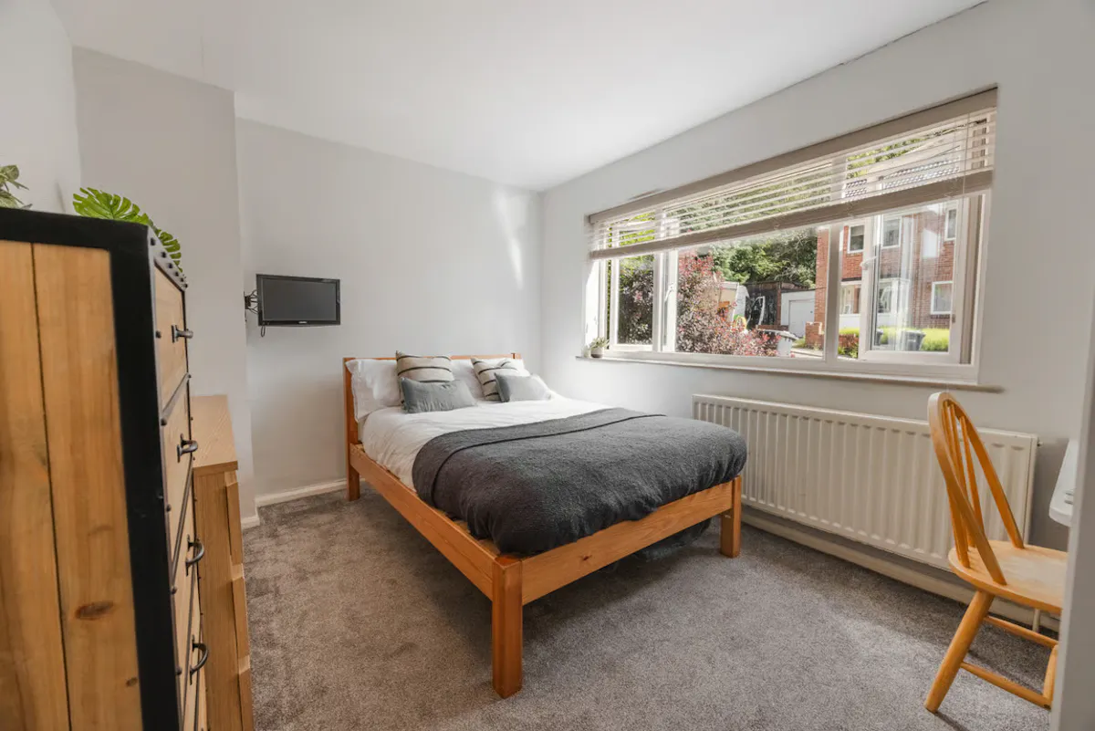 6 Bedroom Apartment ROOM