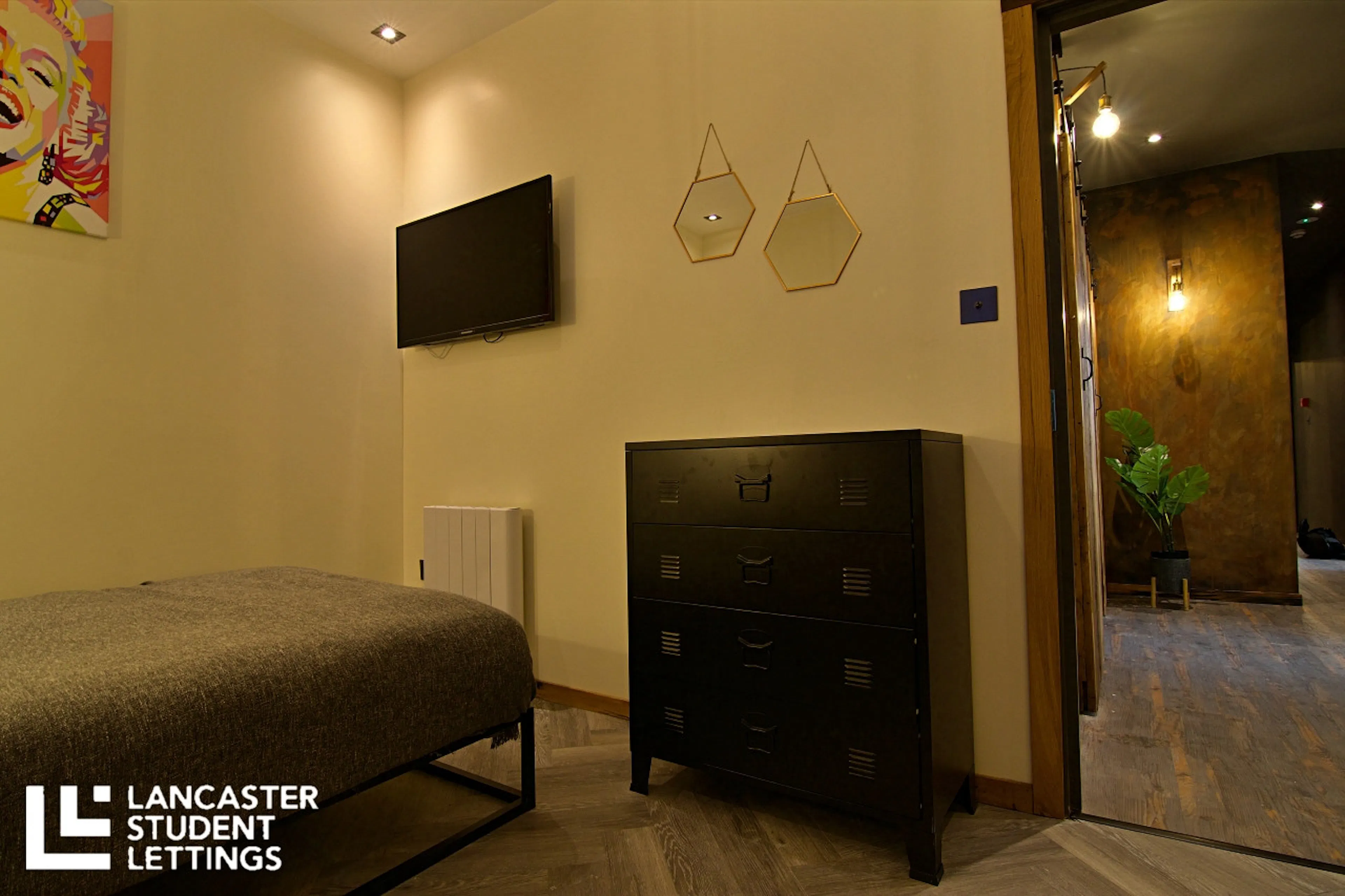 ROOM ROOM 1