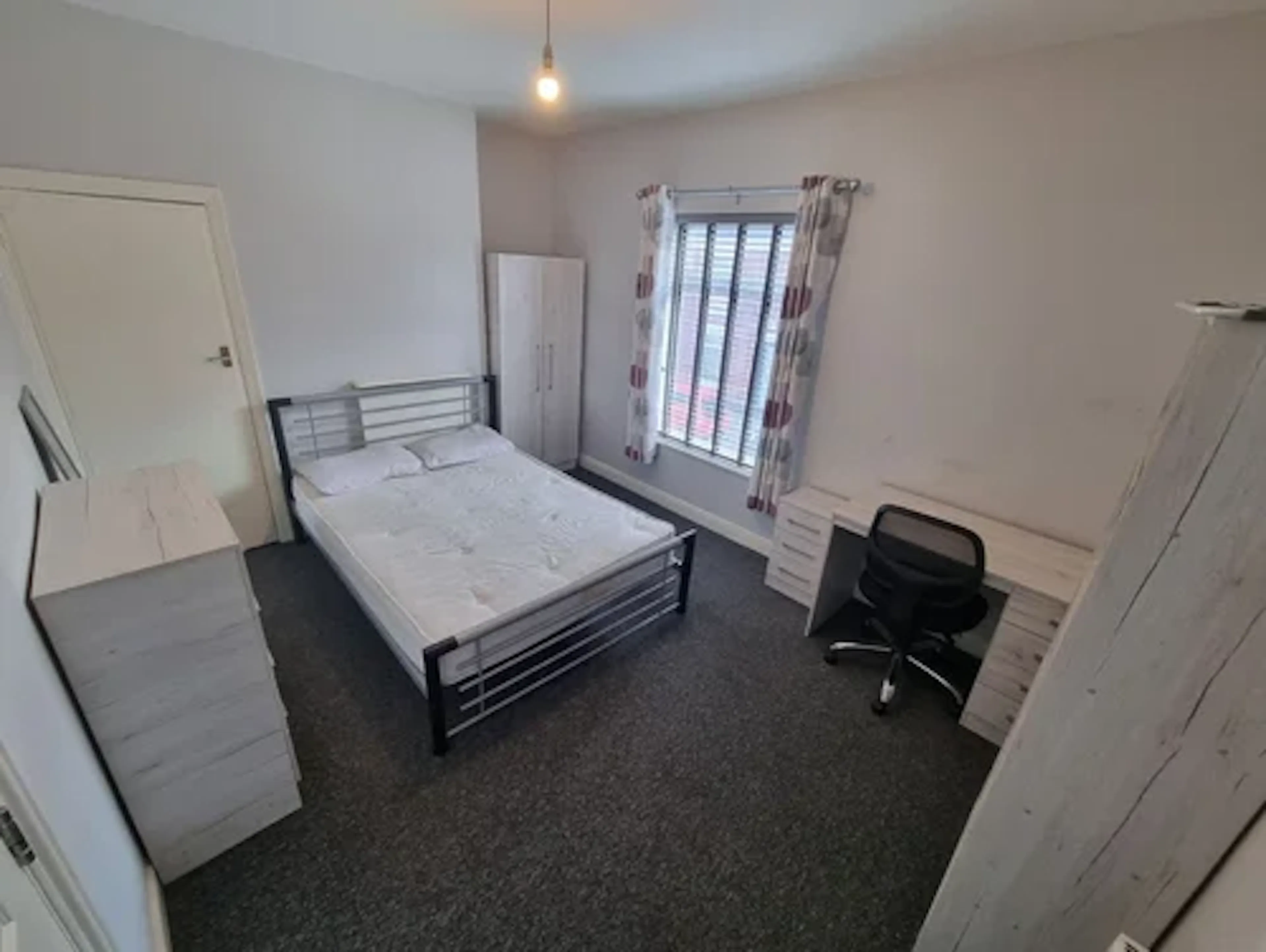4 Bedroom Apartment ROOM 1