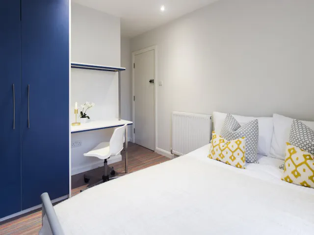 4 Bed Apartment room image 2