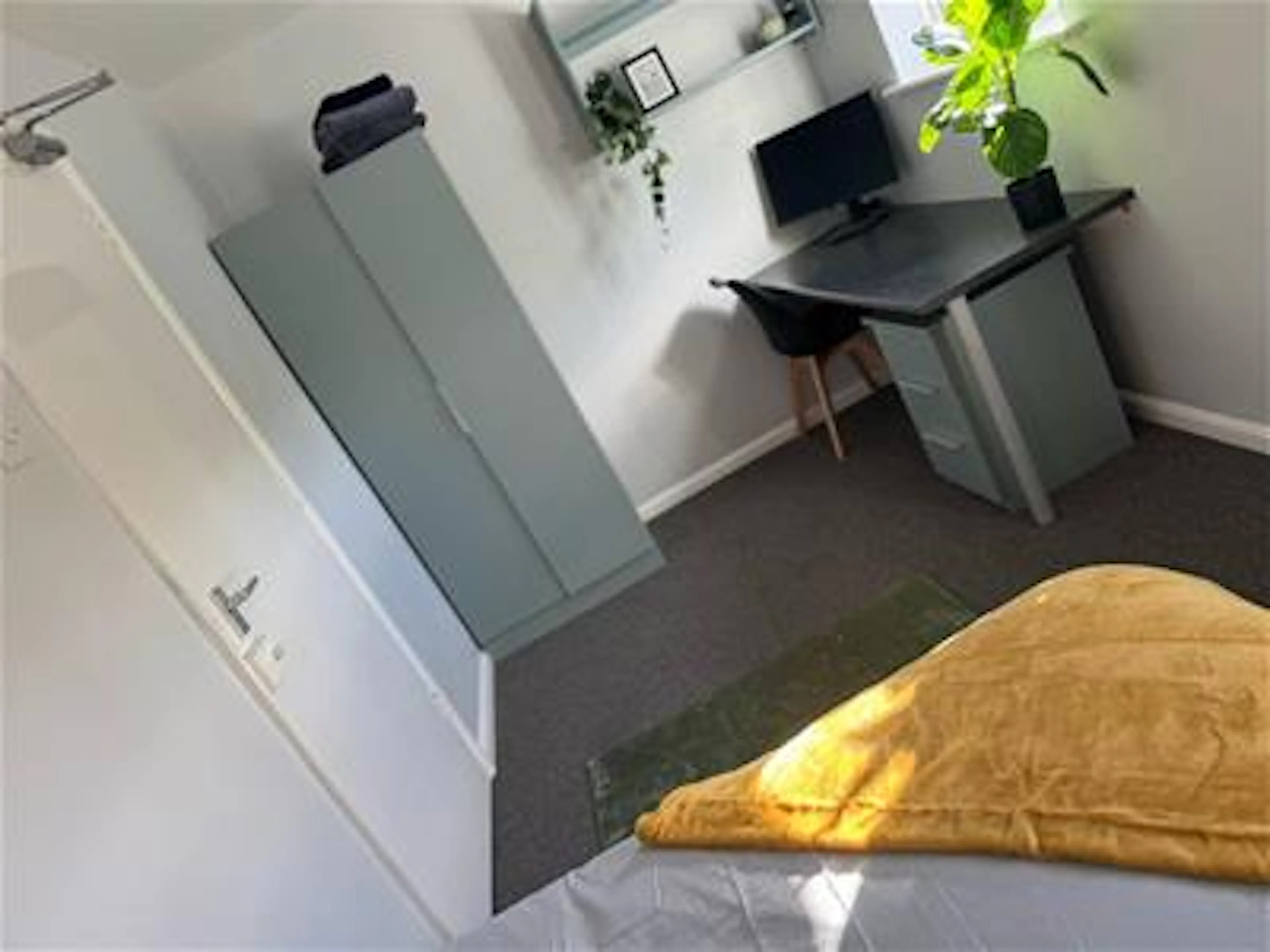 ROOM ROOM 1