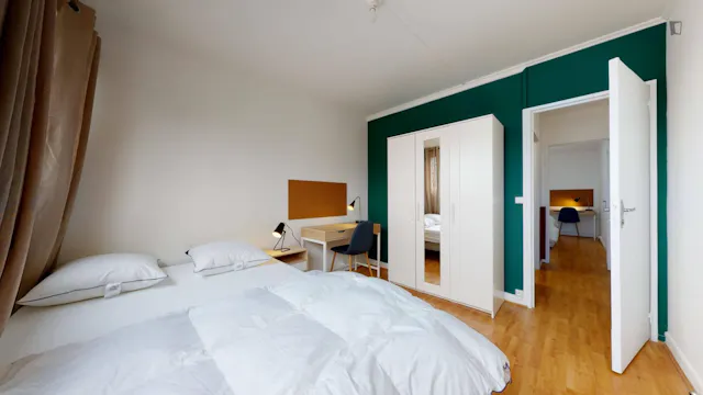 Luminious double bedroom in Quartier du Grand Parc room image 2