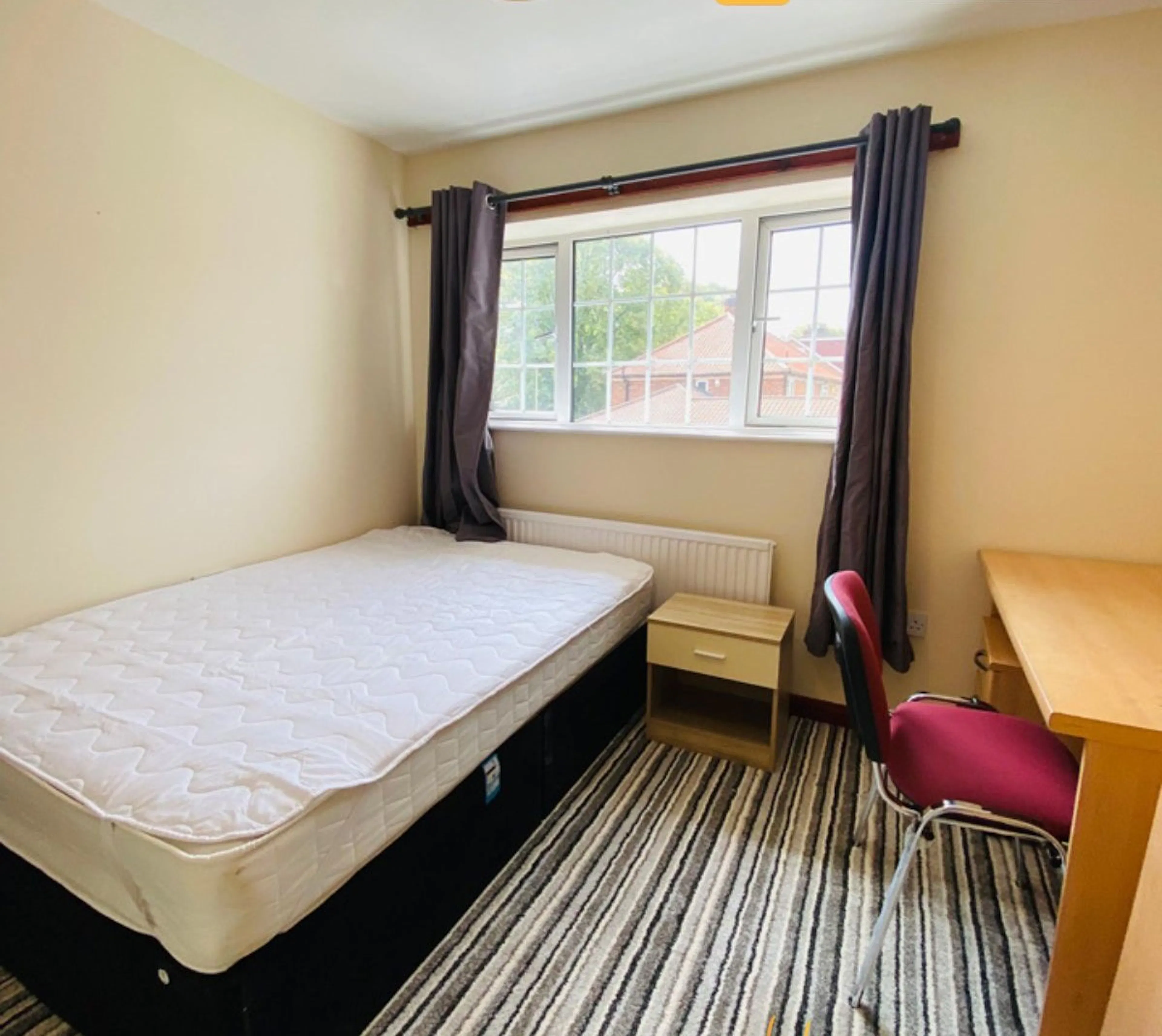 6 Bedroom Apartment ROOM 1