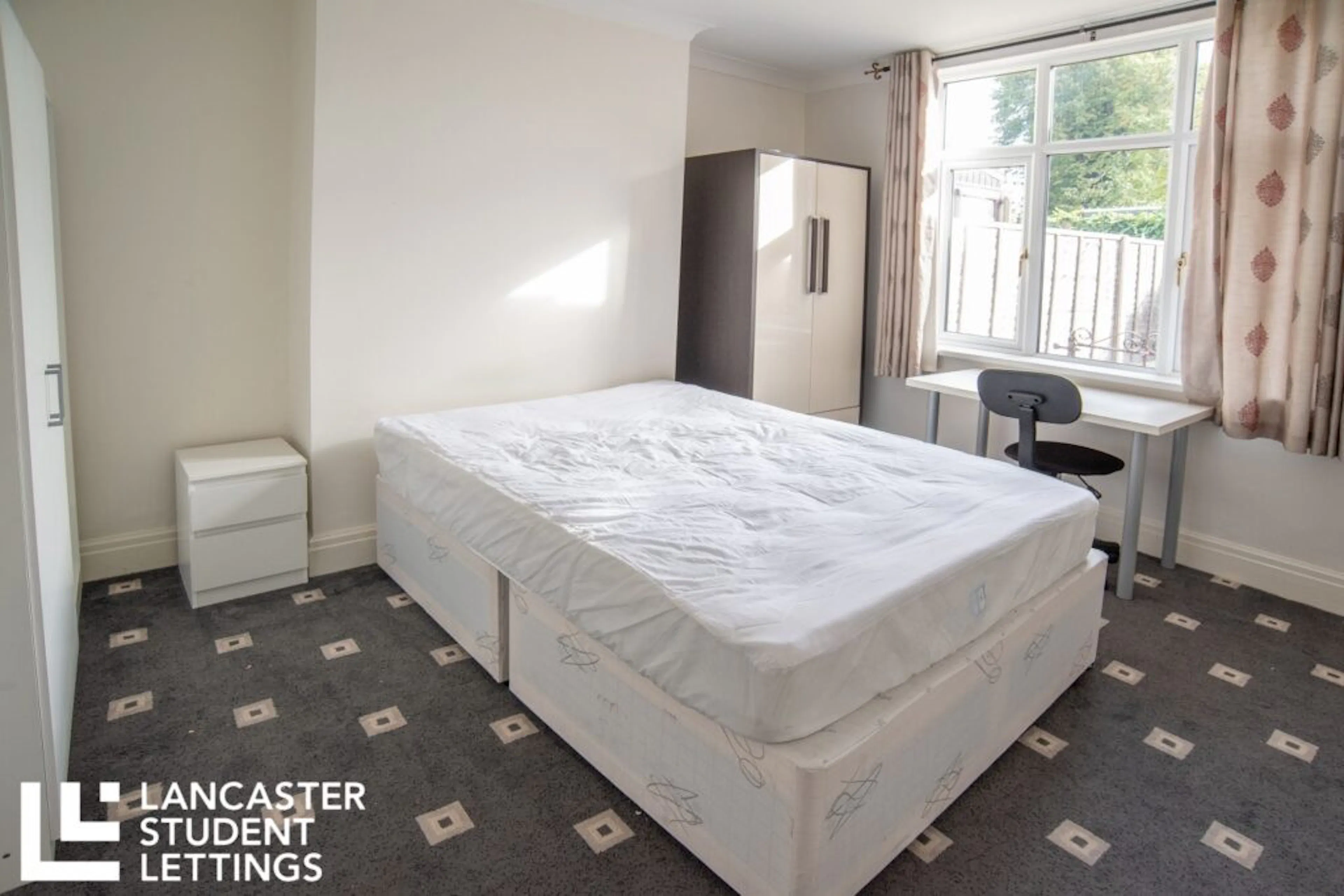 4 Bedroom Apartment ROOM 1