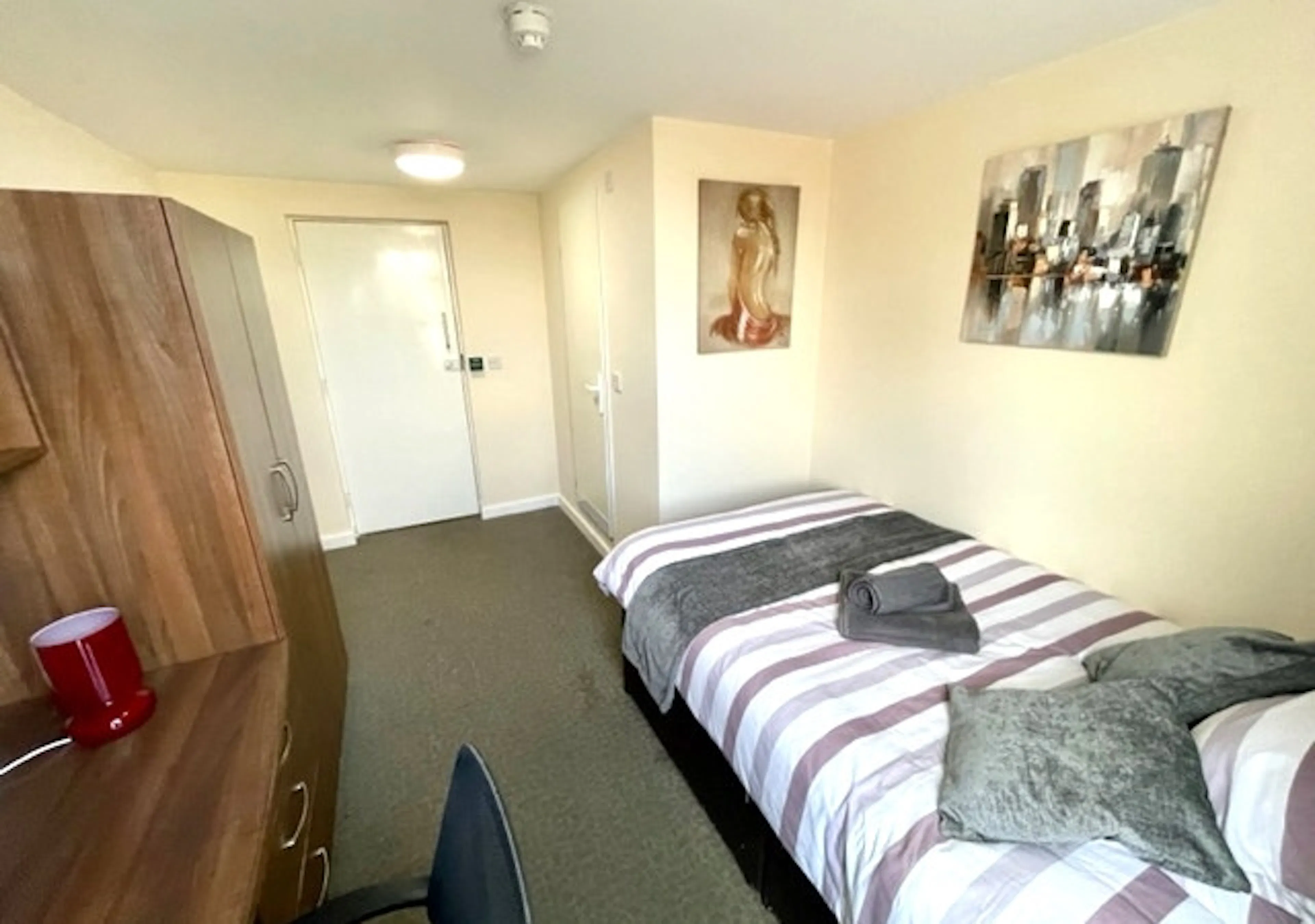 ROOM ROOM 1