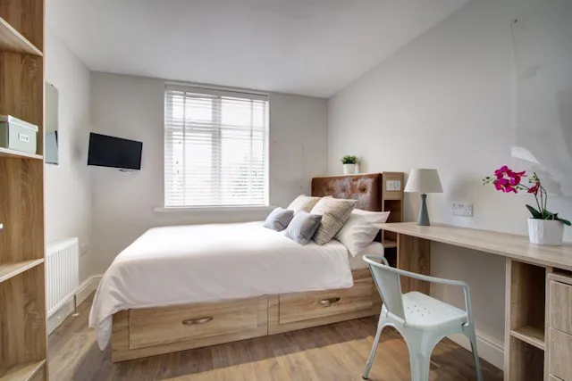 Five Bed Apartment room image 2