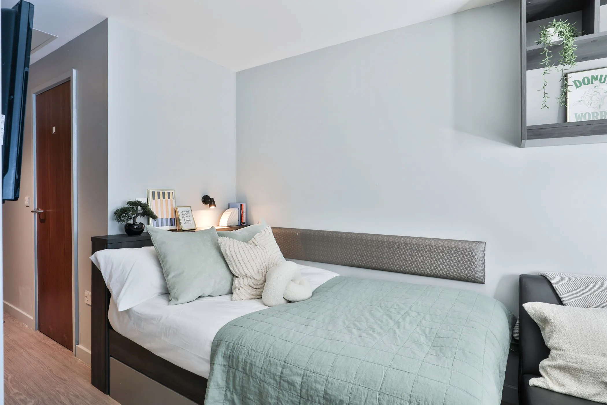 ROOM ROOM 1