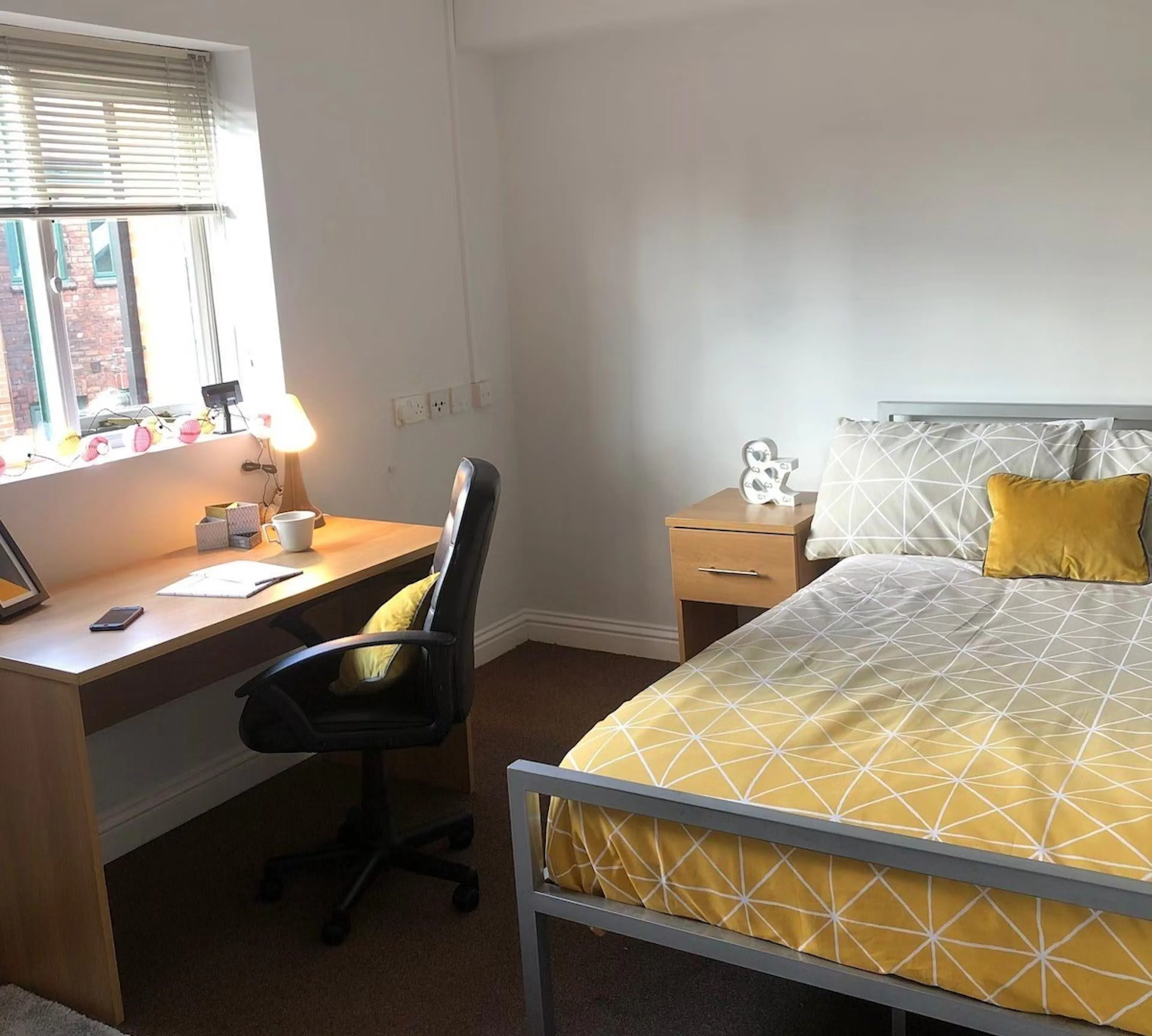 5 Bedroom House ROOM 2