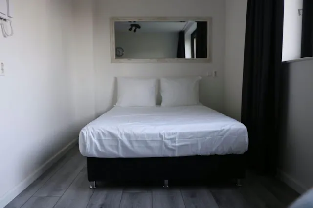 Studio room image 1