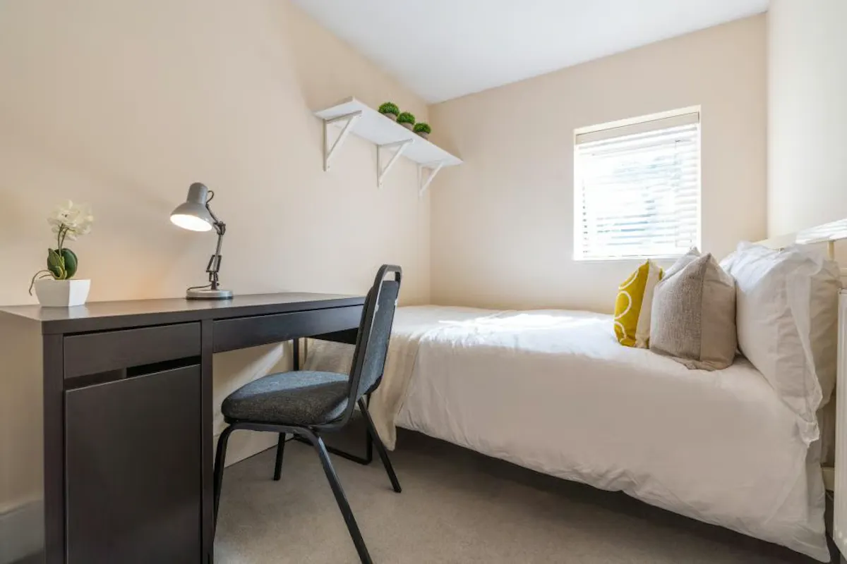 5 Bedroom Apartment ROOM