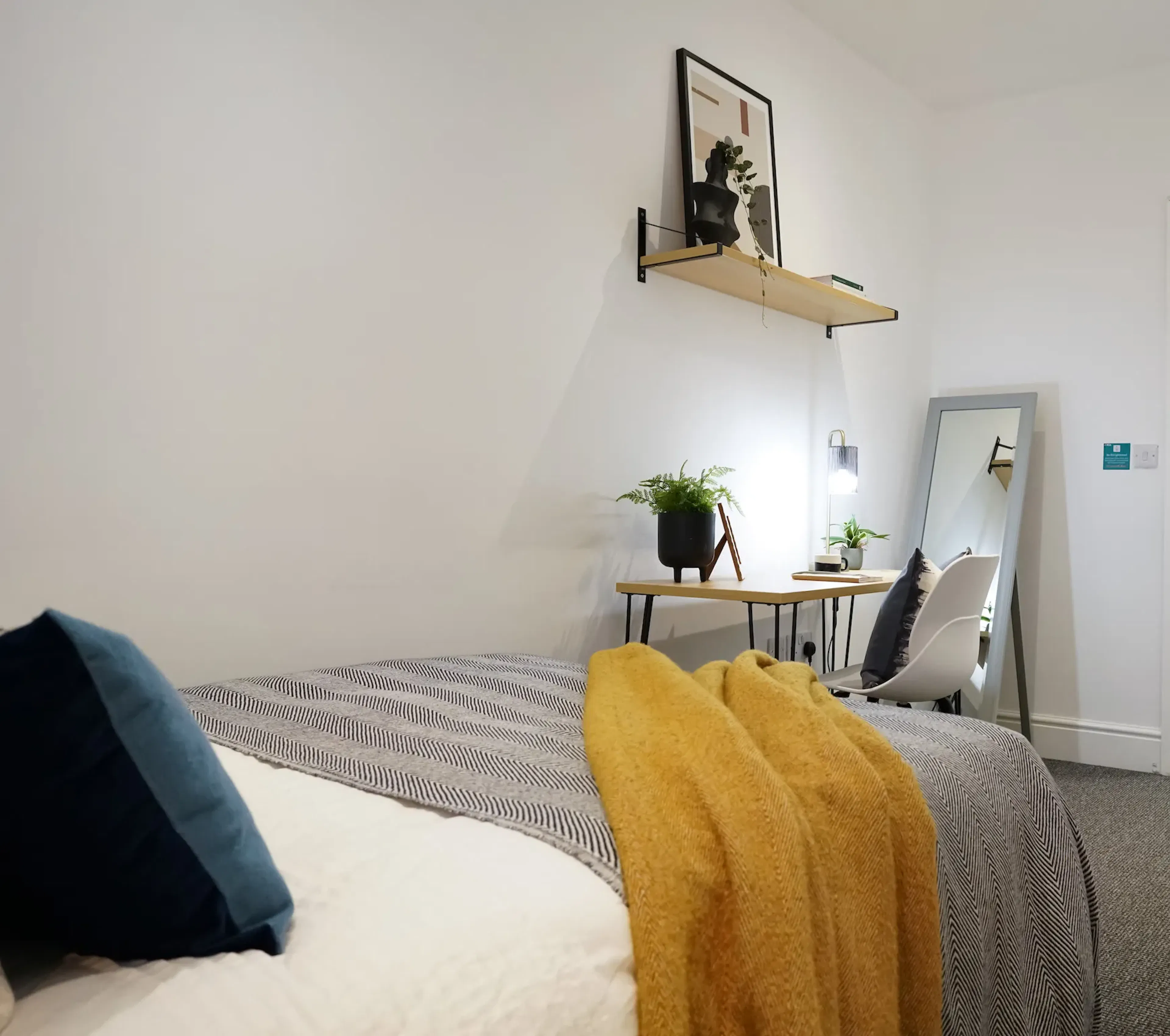 6 Bed Apartment ROOM 1