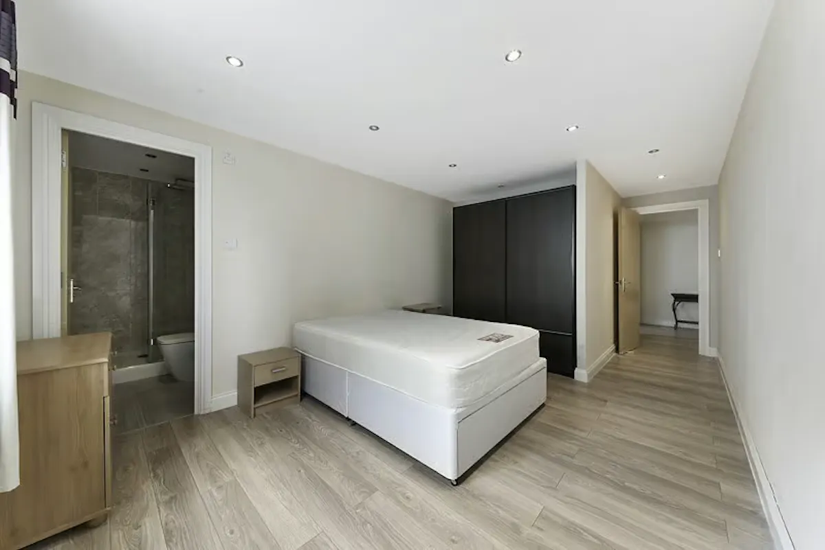 ROOM ROOM