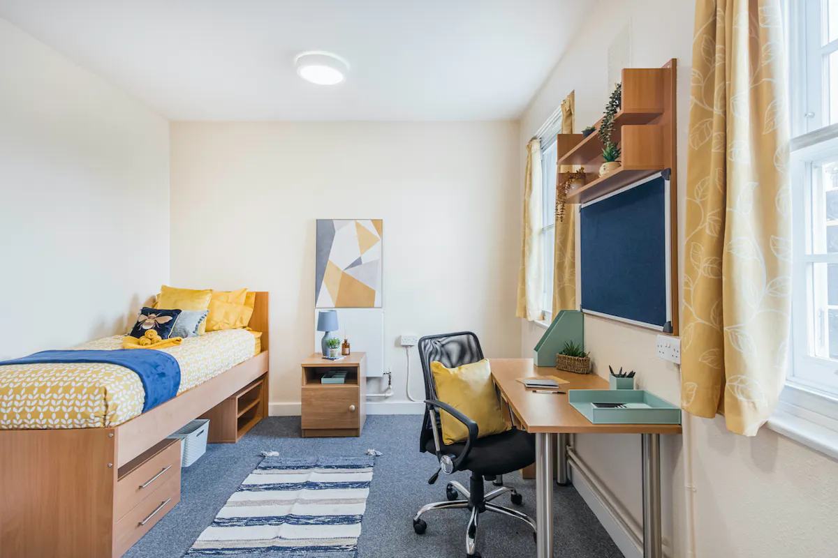 ROOM ROOM