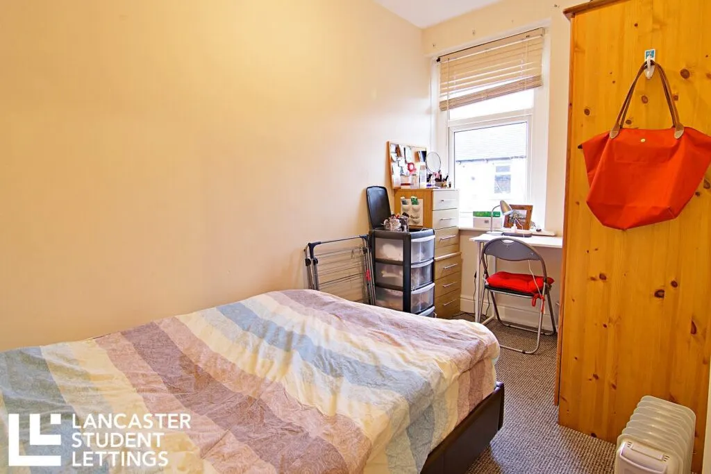 ROOM ROOM 1
