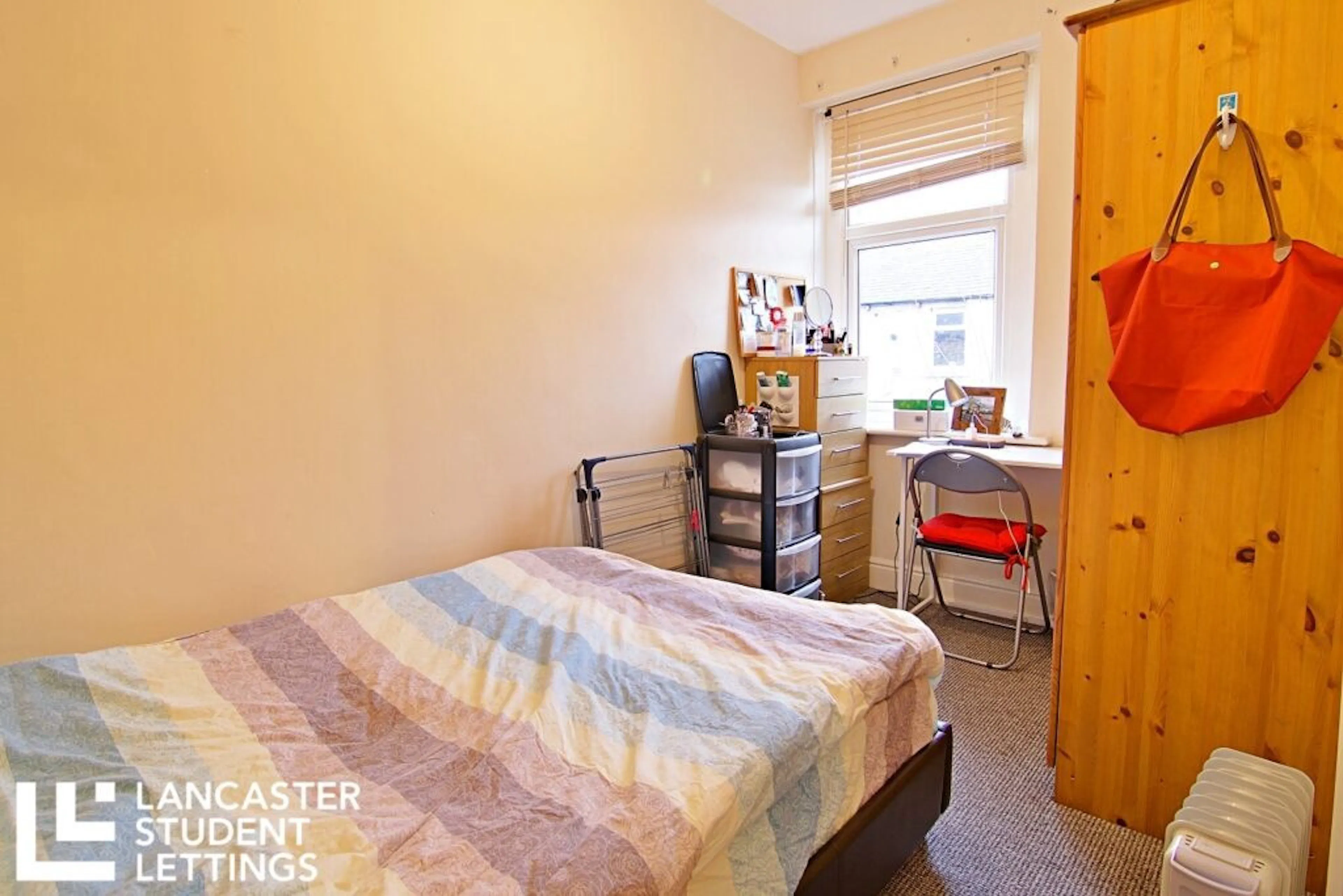 ROOM ROOM 1