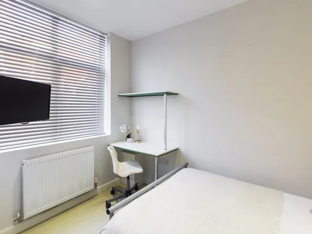 4 Bed Apartment room image 2