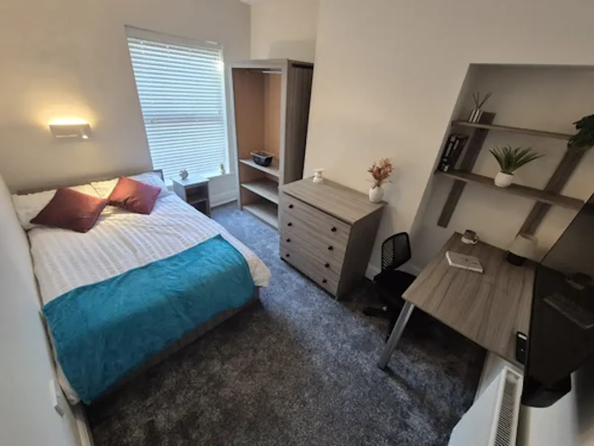4 Bedroom Apartment ROOM