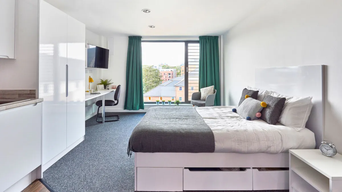 ROOM ROOM