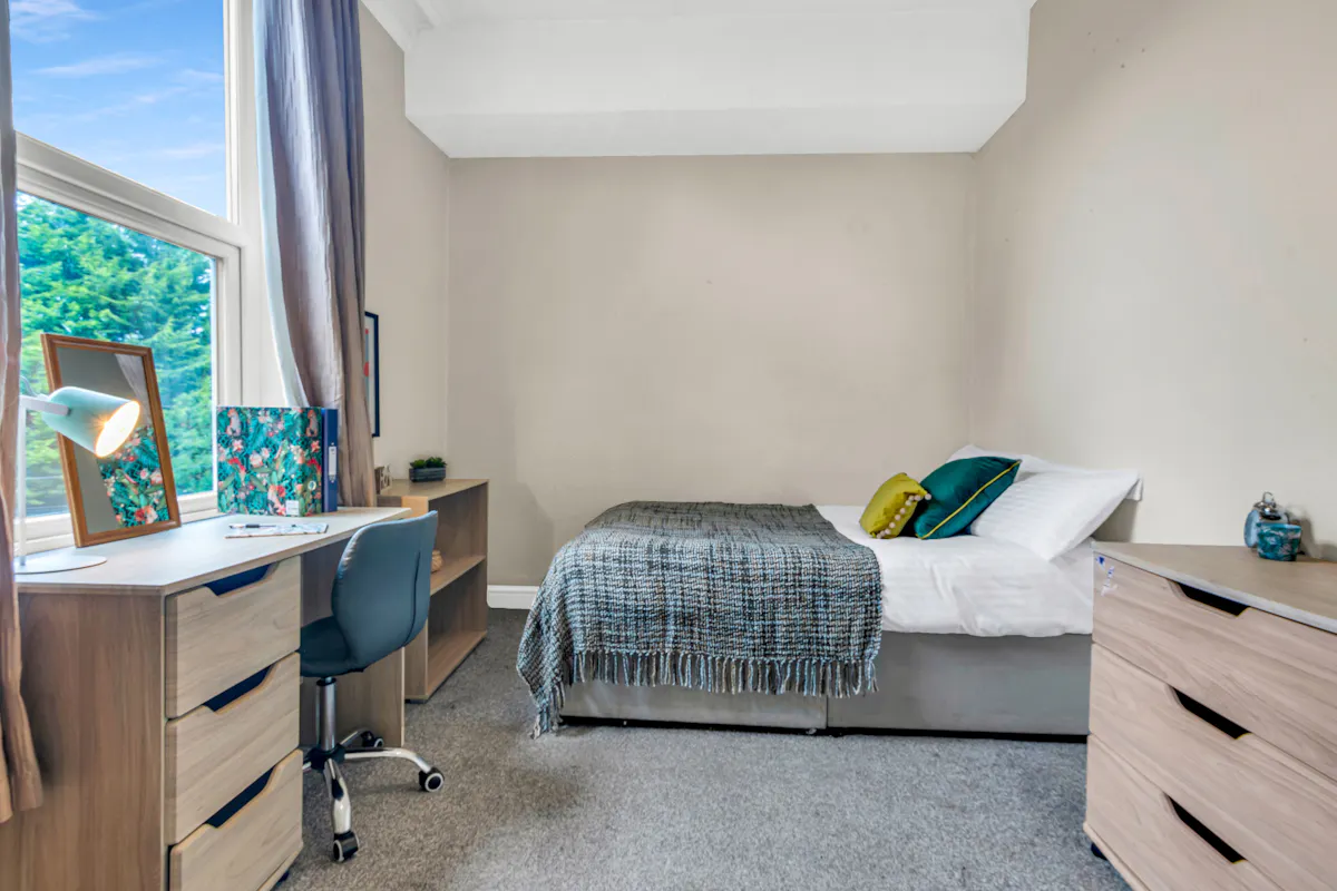 ROOM ROOM