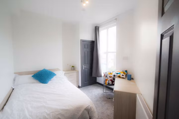 hyde-park-terrace-leeds-3 Bedroom Apartment-1