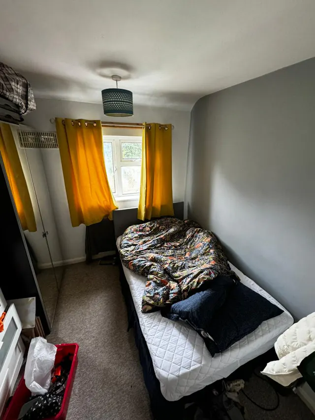 Three Bed Apartment room image 2
