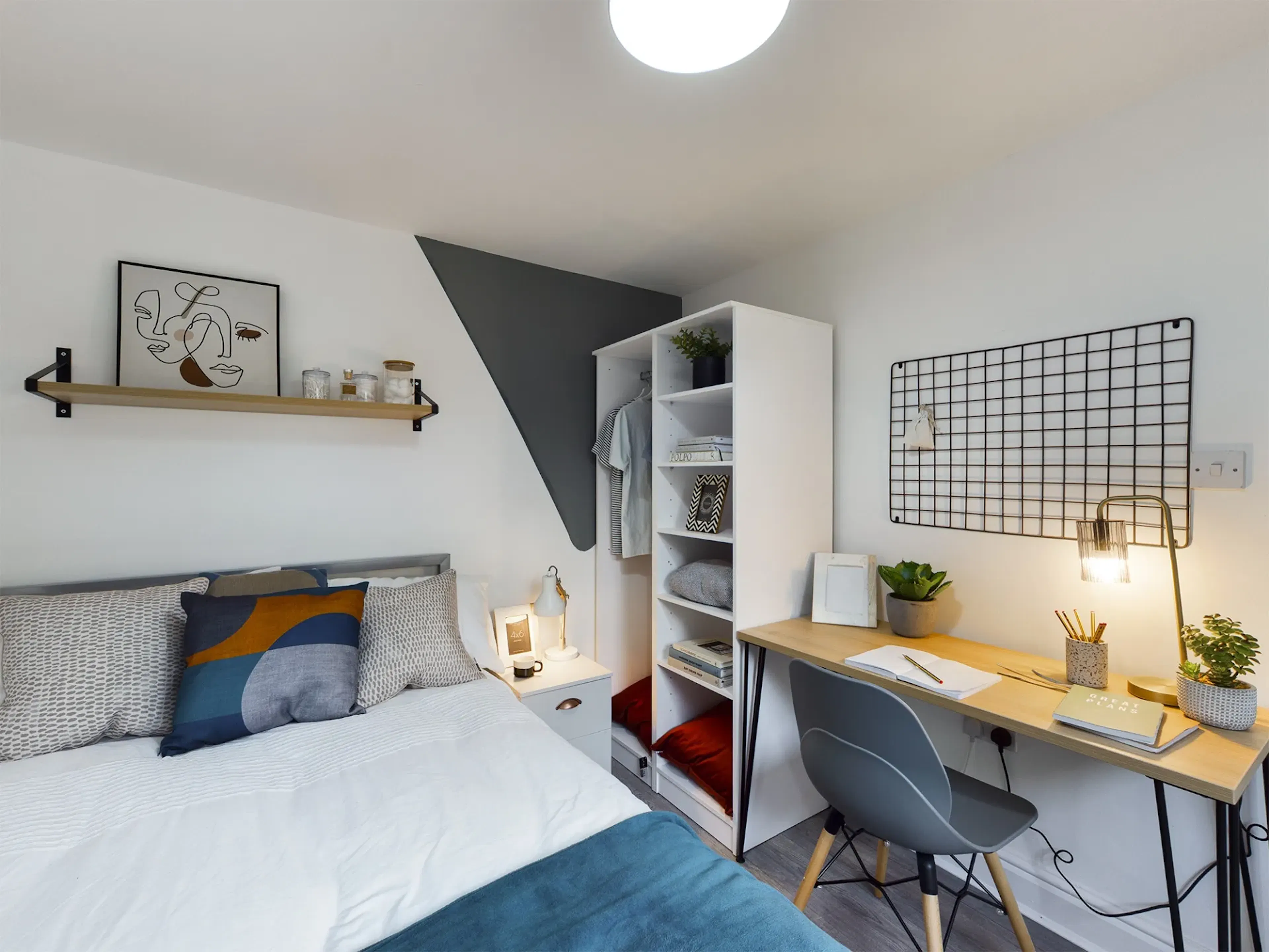 7 Bed Apartment ROOM 1