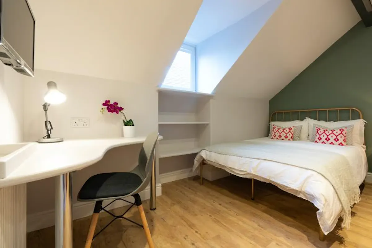 4 Bed Apartment ROOM