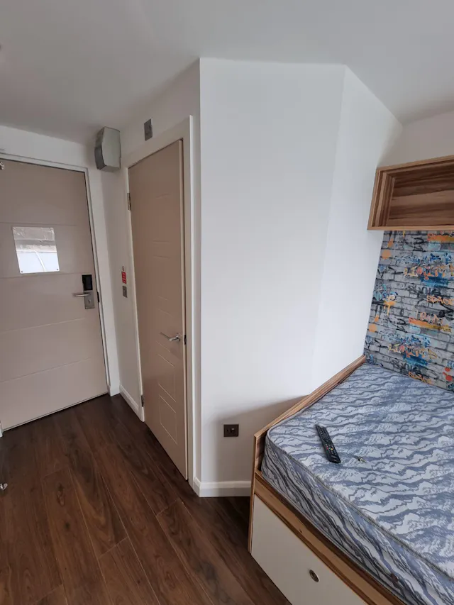6 Bedroom Apartment room image 1