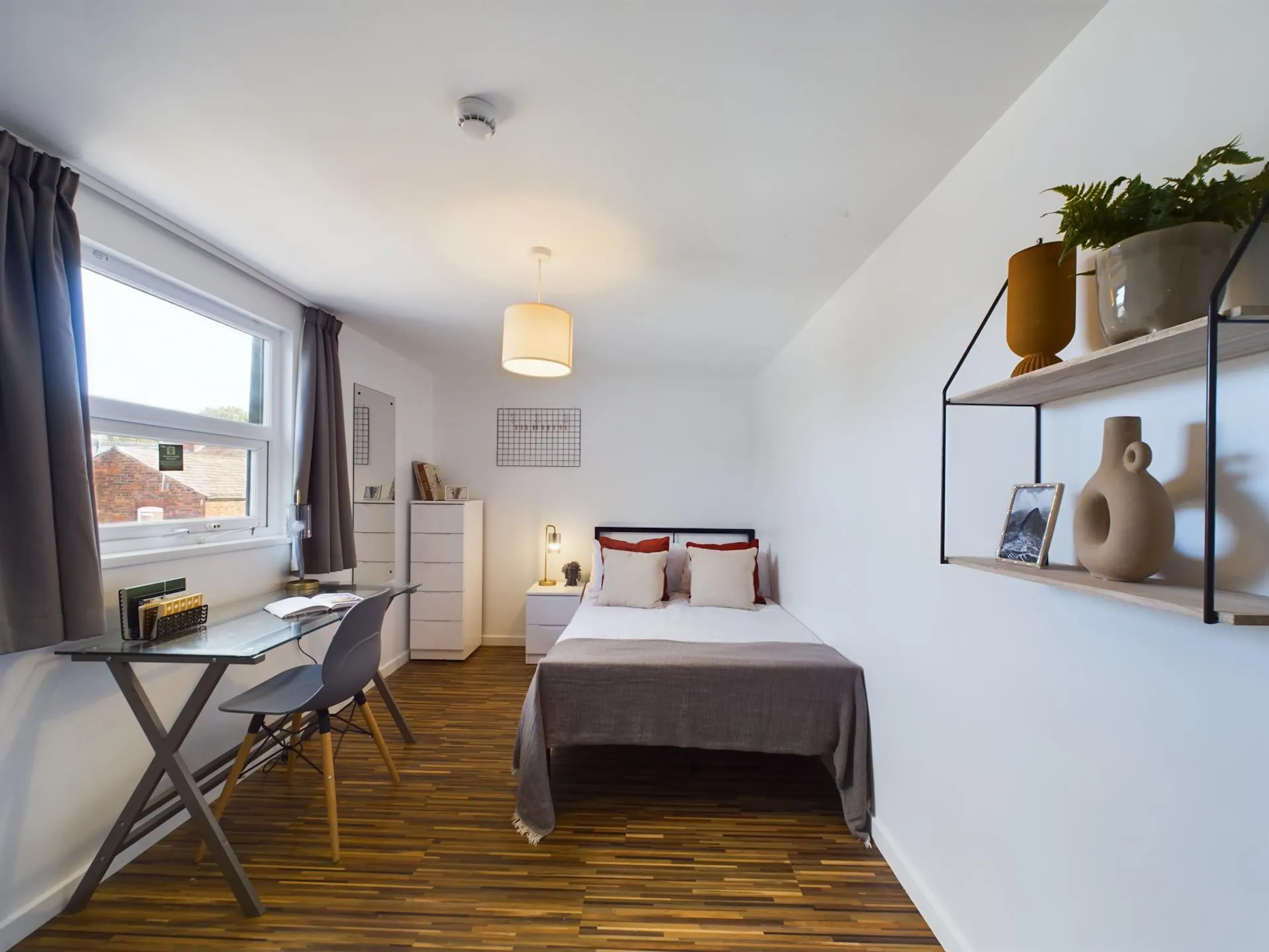 6 Bed Apartment ROOM 2