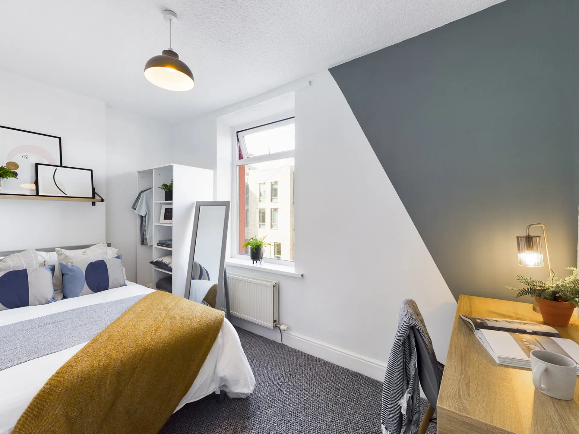 6 Bed Apartment ROOM 2