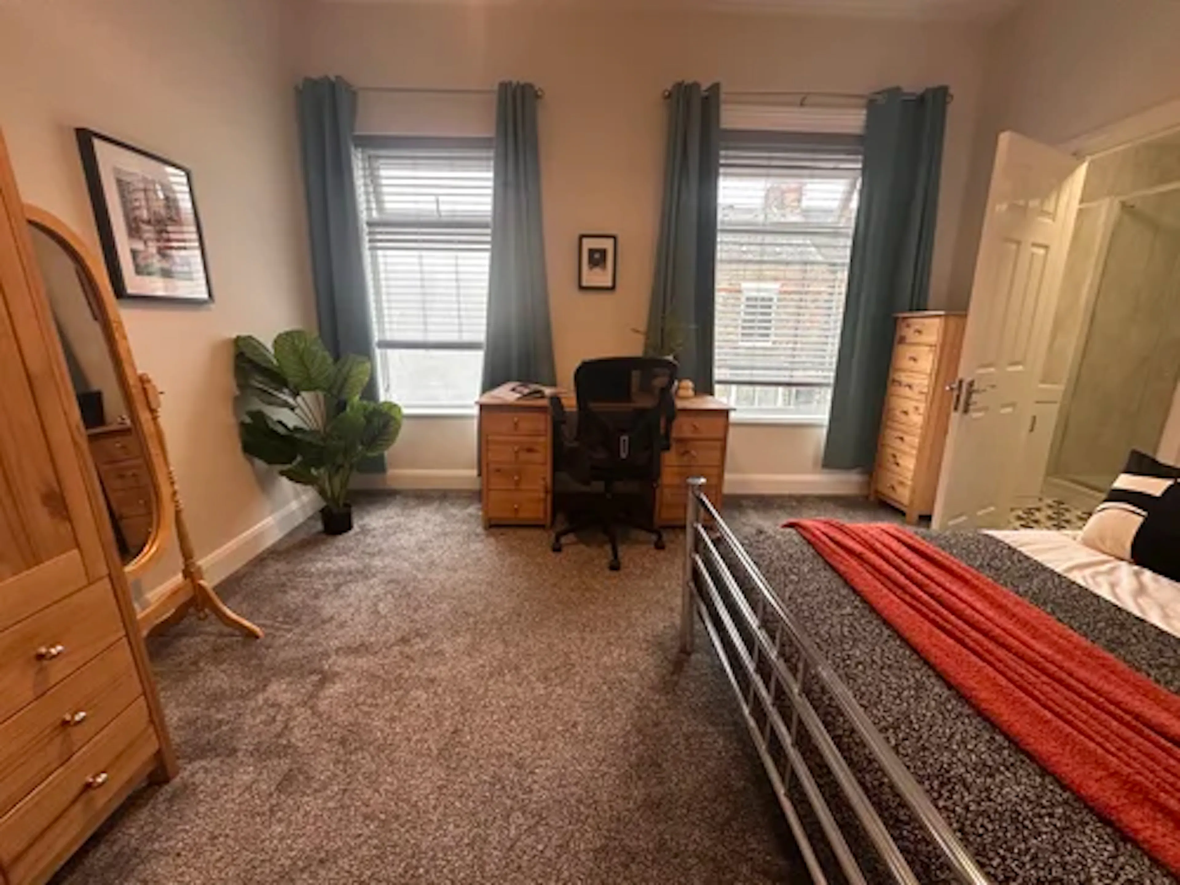4 Bedroom Apartment Ensuite ROOM 2