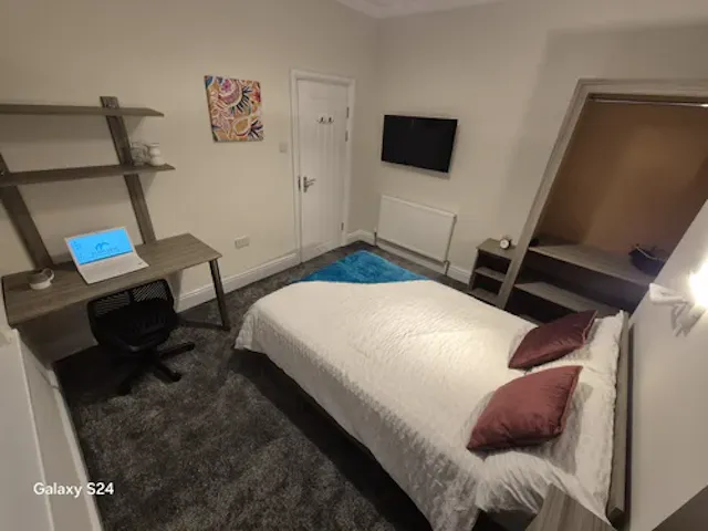 4 Bedroom Apartment room image 2
