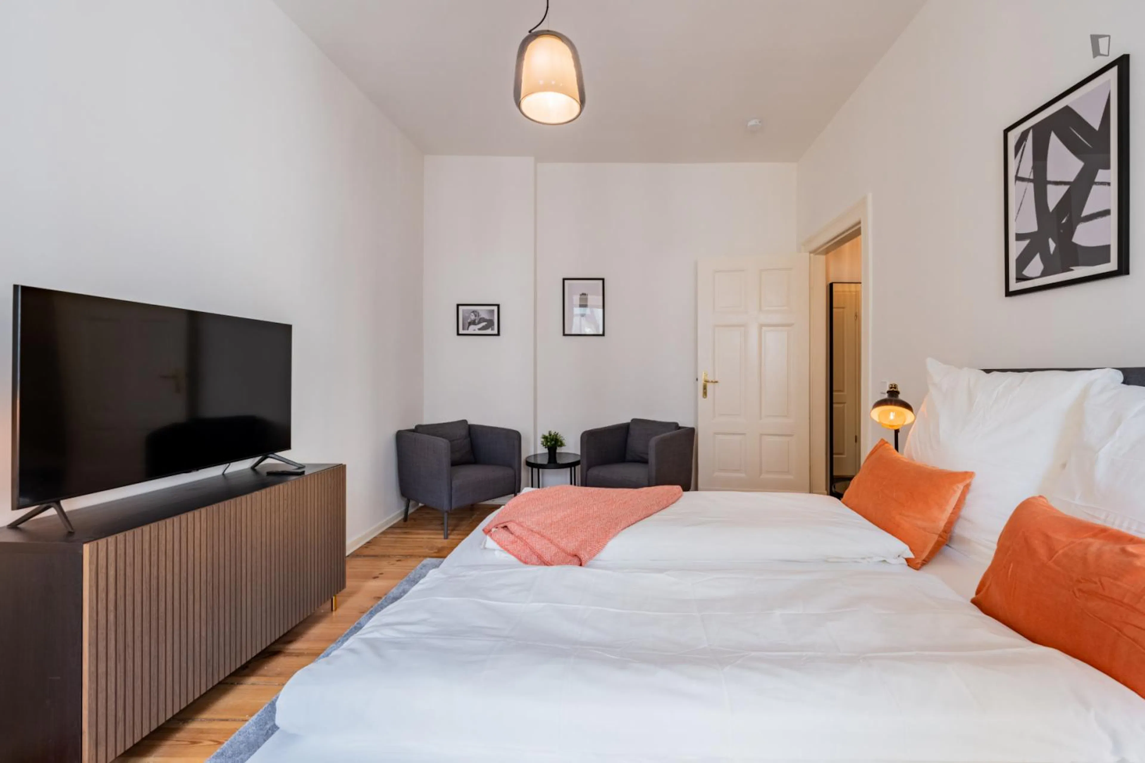Bright studio near the Görlitzer Park ROOM 1