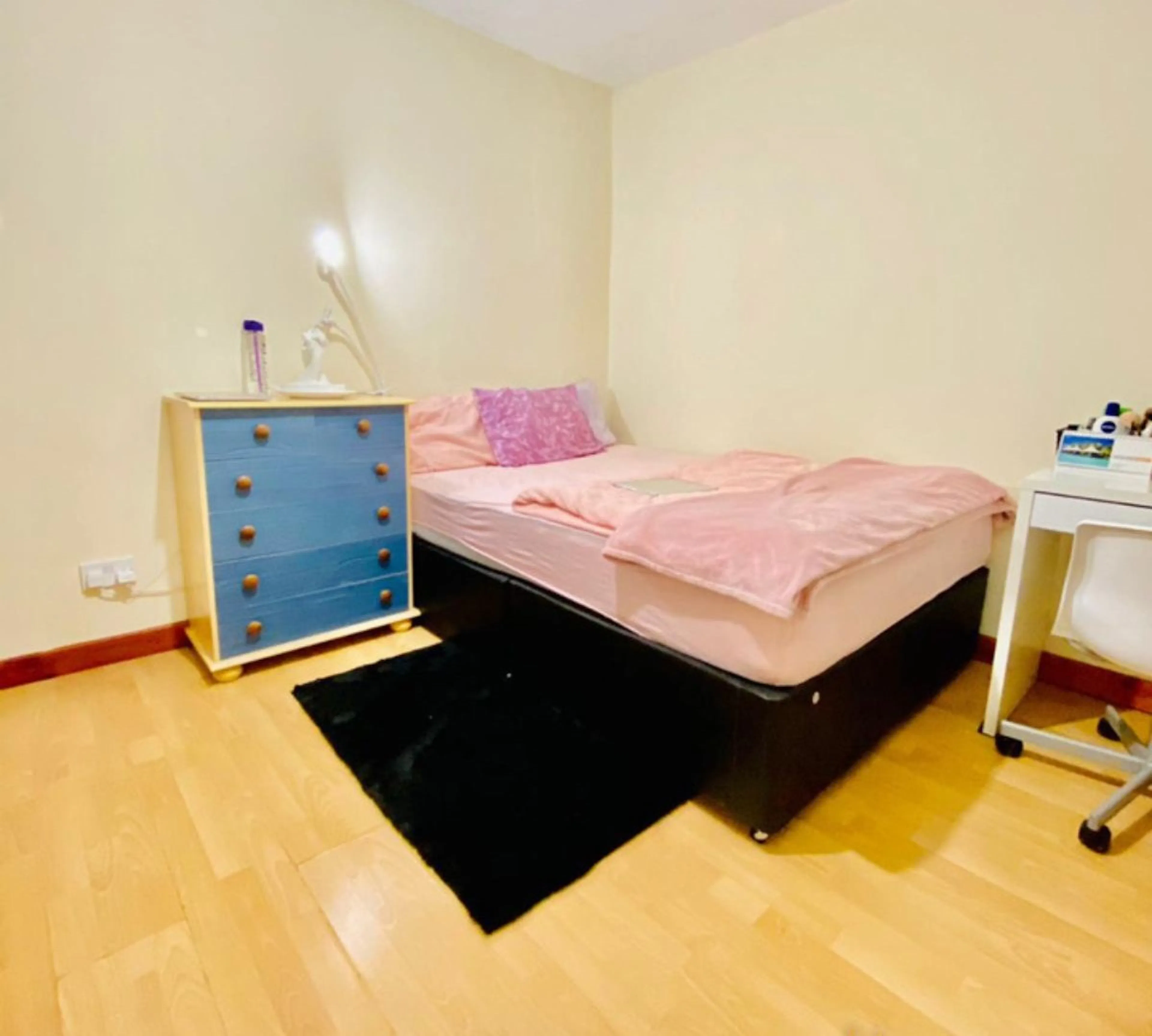 6 Bedroom Apartment ROOM 2