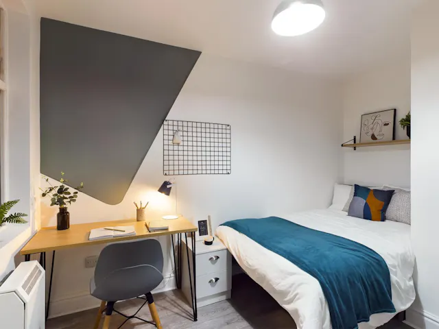 8 Bed House room image 1