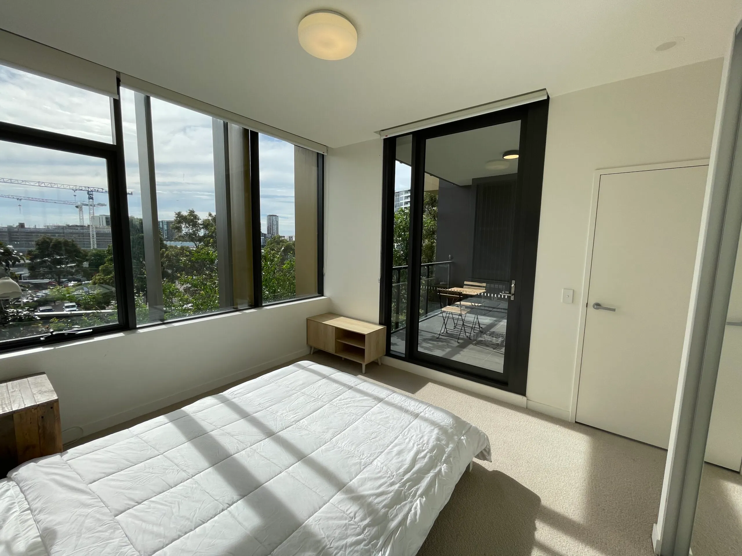 One-Bed Apartment ROOM 1