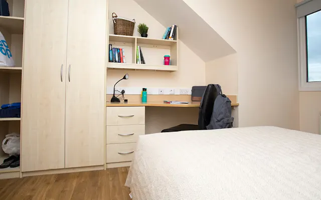 Single En-Suite room image 3