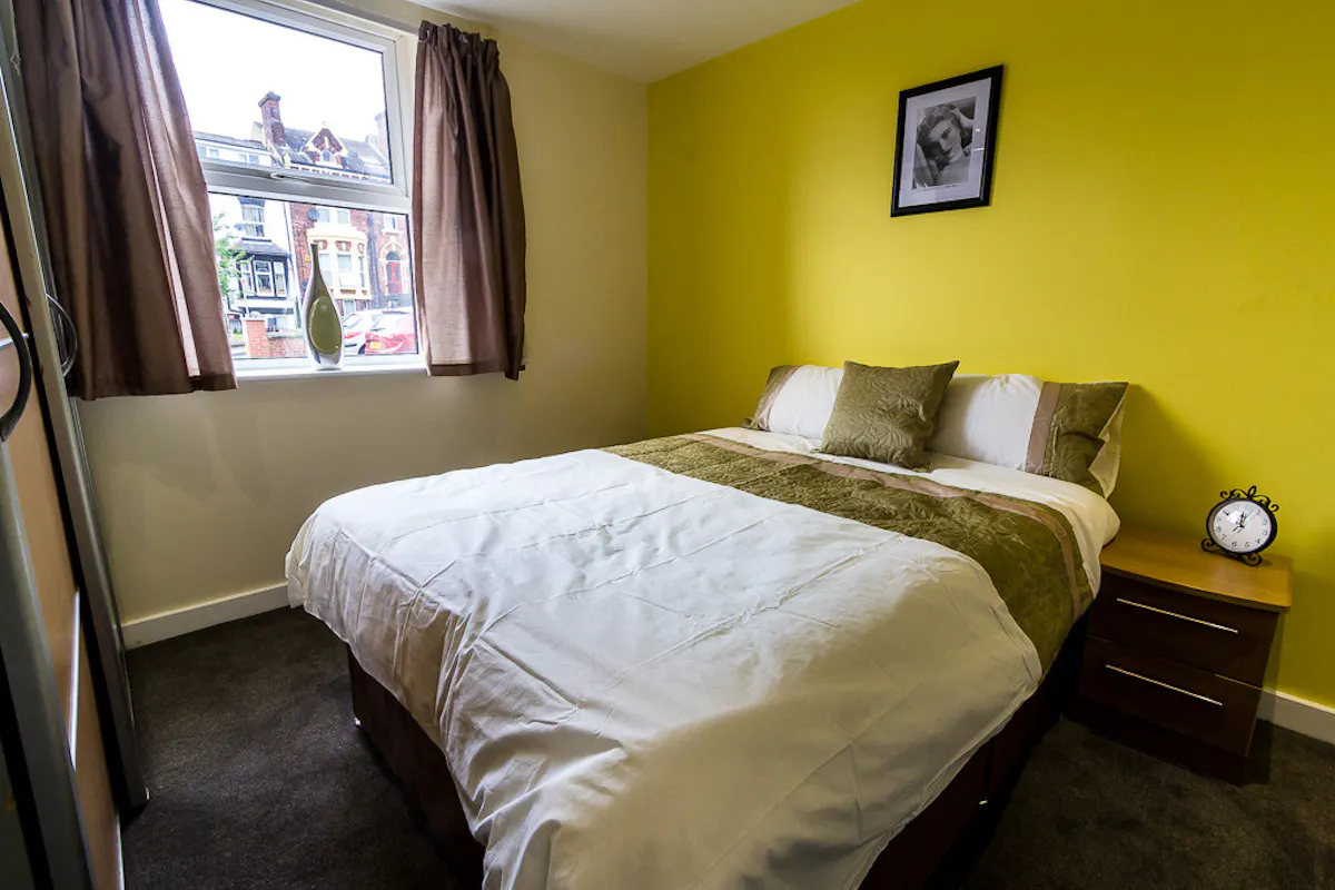 ROOM ROOM