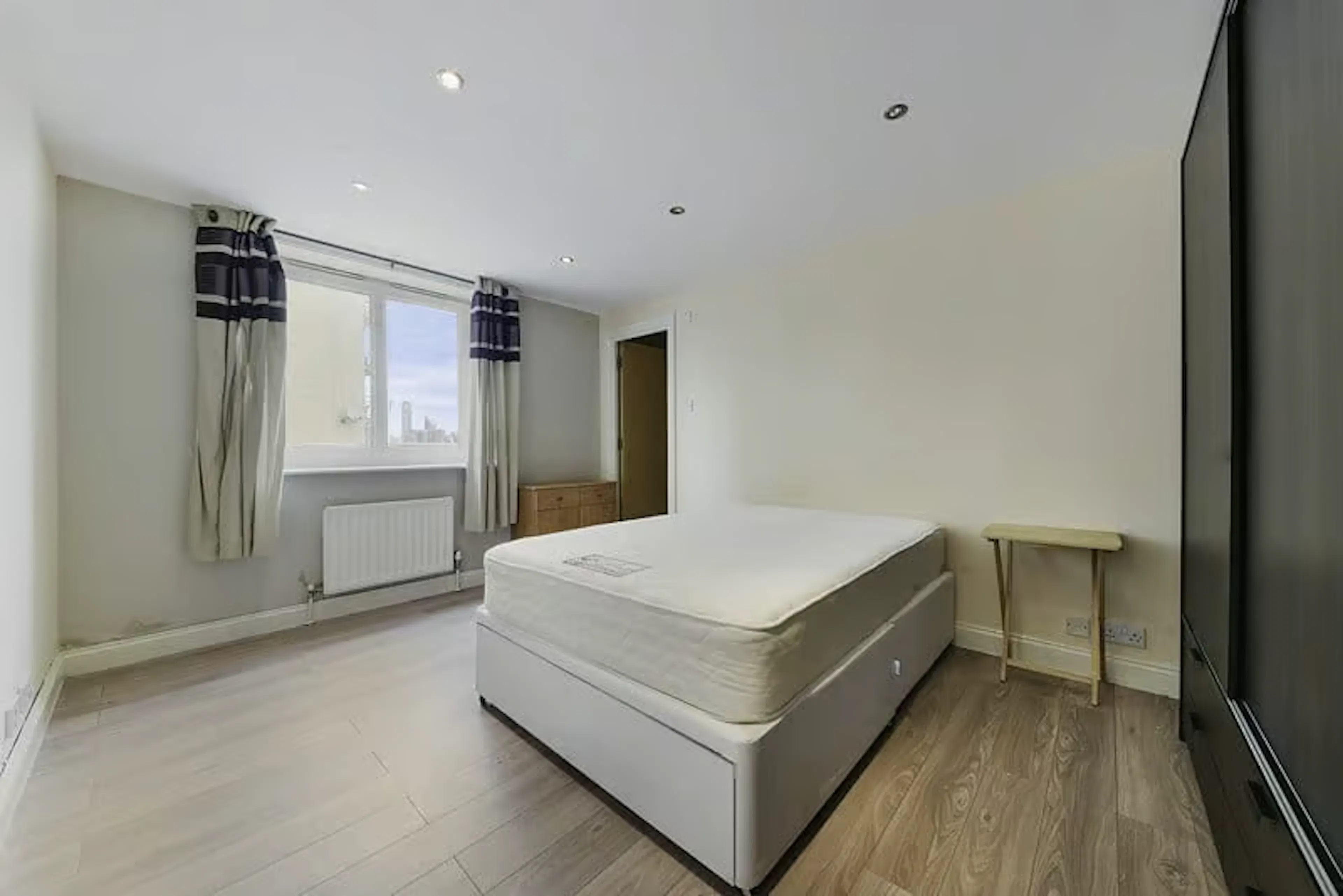 ROOM ROOM 1