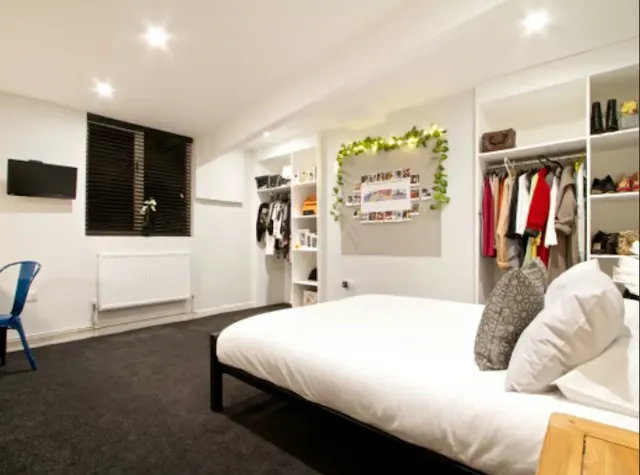 6 Bedroom Apartment room image 3