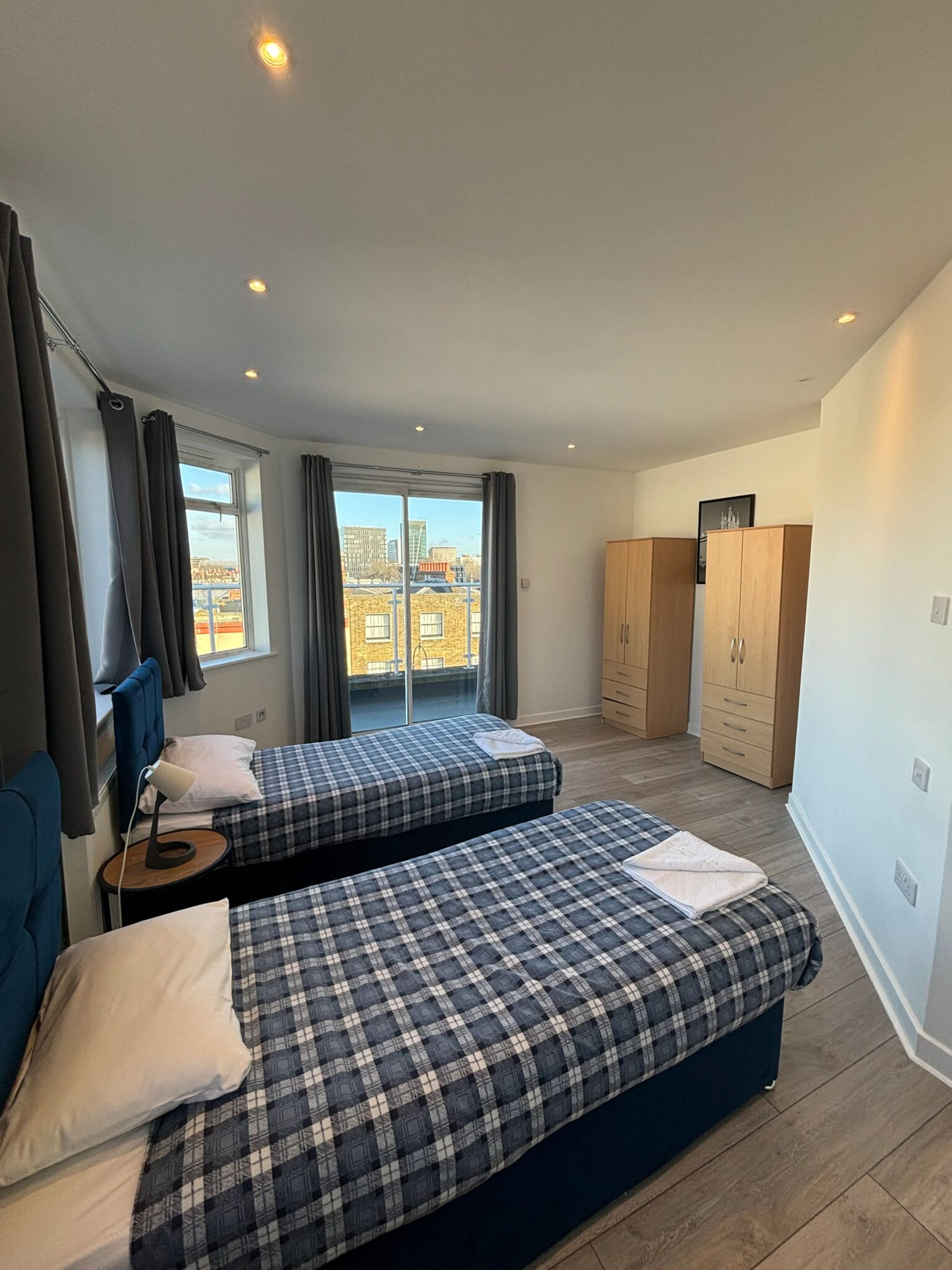 One-Bed Apartment ROOM 1