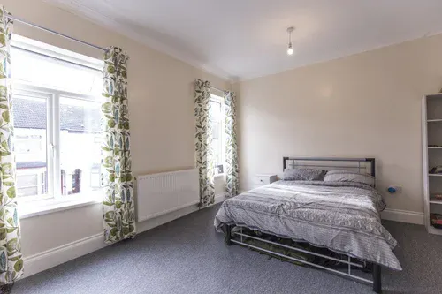 5 Bedroom Apartment ROOM 2
