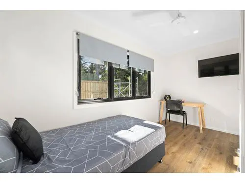 Executive Room + Fridge room image 3